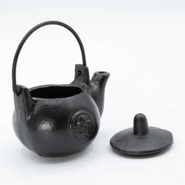 Small Cast Iron Ritual Pot with Pentagon 8x8x10cm